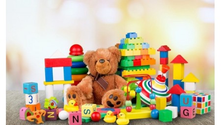 Žaislai kūdikiams: kokius rinktis ir į ką būtina atkreipti dėmesį?
